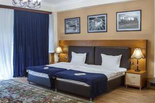 Отель Hotel Plaza Viktoria Гюмри Просторный двухместный номер с 2 отдельными кроватями-6